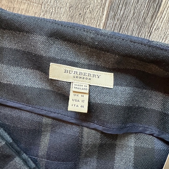 VINTAGE BURBERRY plaid skirt - Picture 7 of 10